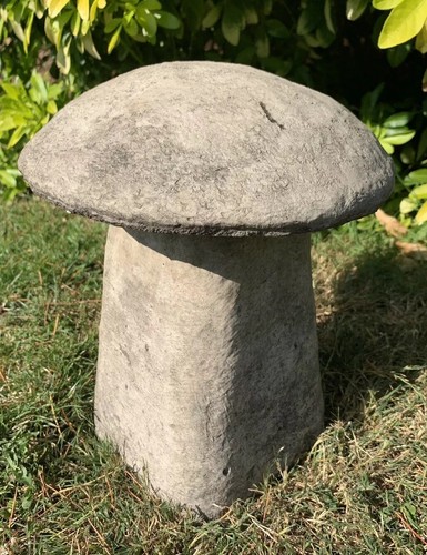 Stone garden traditional - traditional, large