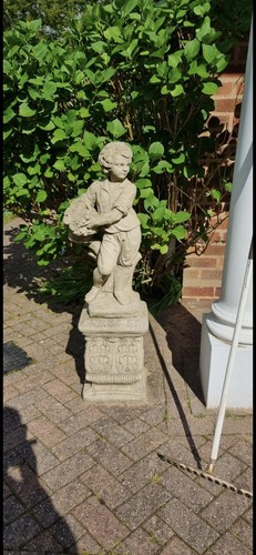 Concrete statues 130 - , £130